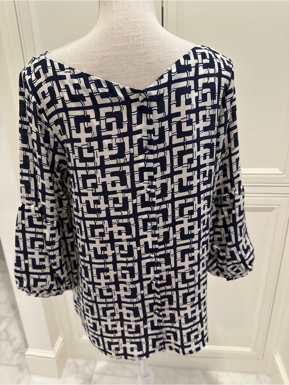 Lilly Pulitzer Navy & ivory Geometric Scoop Neck Blouse - Picture 3 of 7
